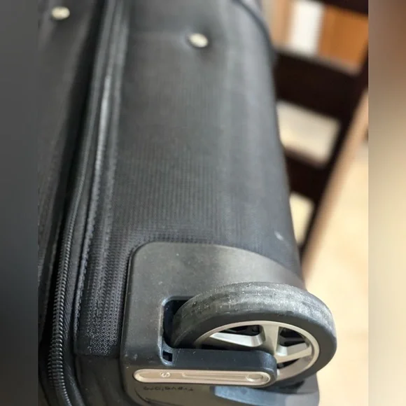 Travelpro Maxlite 5 Carry-On Rolling Garment Bag - Picture 9 of 14